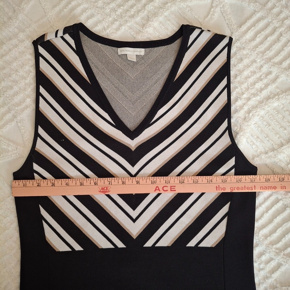 New York & Company Womens Large Sweater Dress Black White Striped Chevron Midi - Picture 3 of 9
